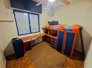 Dormitorio juvenil compacto con escritorio