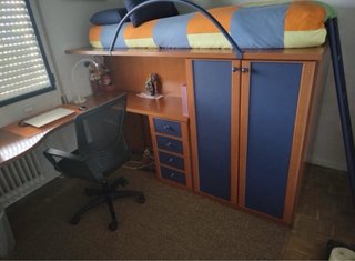 Dormitorio juvenil compacto con escritorio