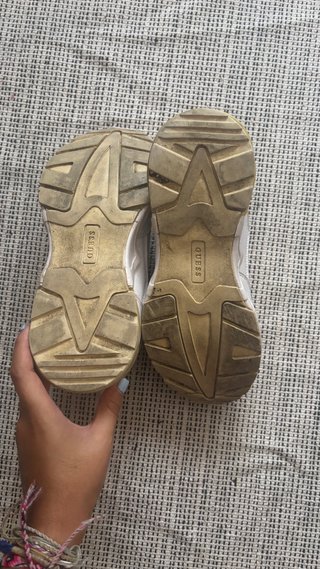Sapatilhas Guess Brancas e Prateadas