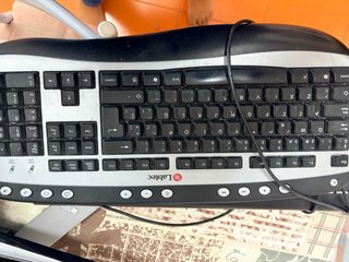 Lote 2 monitores y 3 teclados