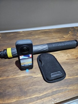 Cámara Insta360 X3 con accesorios