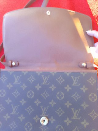 Pochette Louis Vuitton Bordeaux original.