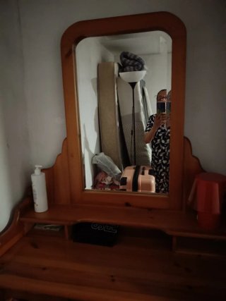 Cómoda de madera con espejo y 3 cajones