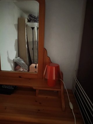 Cómoda de madera con espejo y 3 cajones