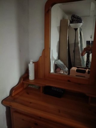 Cómoda de madera con espejo y 3 cajones