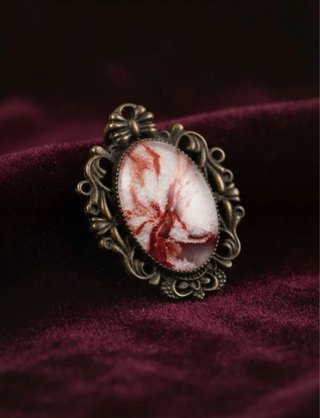 Anillo de arcilla hecho a mano