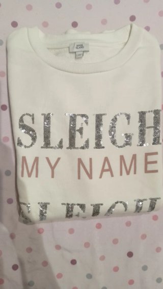 Sudadera blanca con detalles especiales