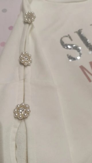Sudadera blanca con detalles especiales