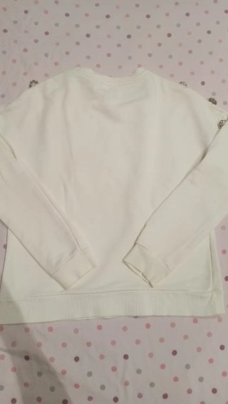 Sudadera blanca con detalles especiales