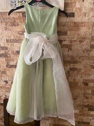 Vestido verde con fajín