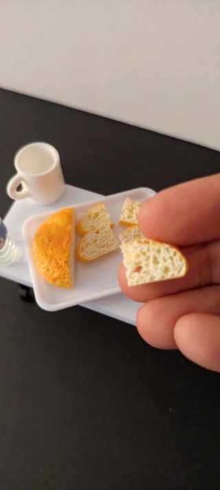 Miniatura Desayuno: Pan, Huevos y Bebida
