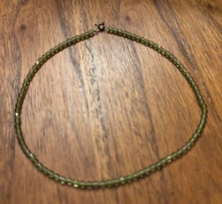 Collar de Cuentas Verde Oliva