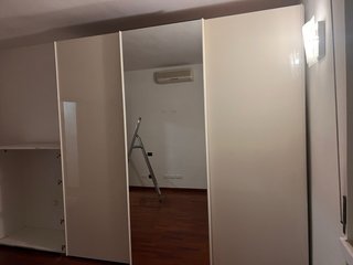 Armadio con ante a specchio