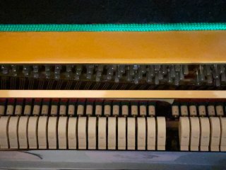 Piano HOSSESCHRUEDERS HC30 de 3 pedales (Yamaha)