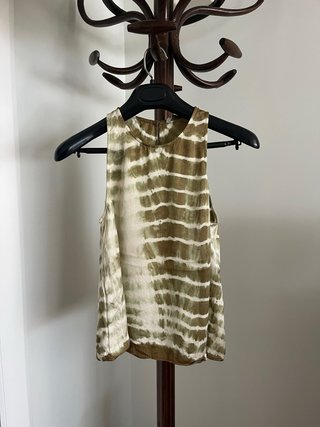 Top sin mangas tie dye caqui/blanco