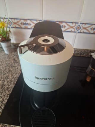 Cafetera Nespresso Vertuo Pop Verde