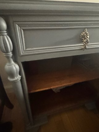 Mesita de noche gris de madera