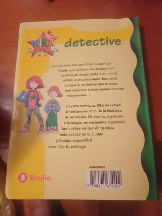 Kika Superbruja, detective