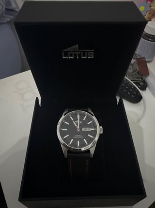 Reloj Lotus Negro y Plateado