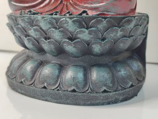 Buda pintado a mano (de resina)
