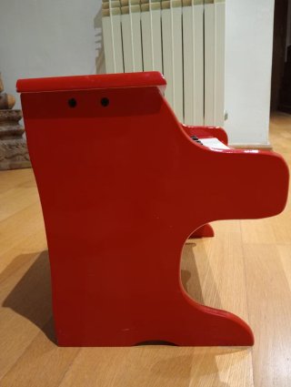 Piano infantil rojo
