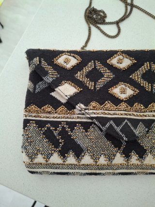 Bolso de mano con cadena