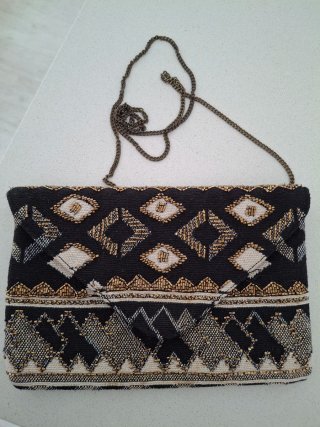 Bolso de mano con cadena