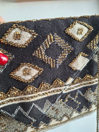 Bolso de mano con cadena