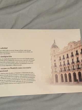 Una familia moderna Julia Navarro + Dossier Prensa