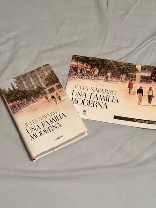 Una familia moderna Julia Navarro + Dossier Prensa