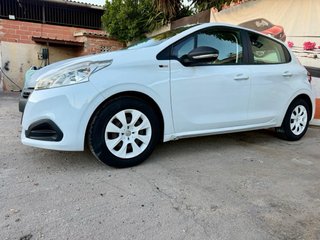 Peugeot 208 2015