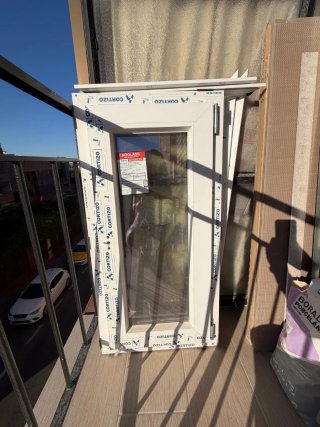 Ventana Aislante Blanca 790x775 mm (ancho x alto)