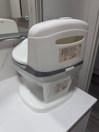 Orinal infantil blanco y gris