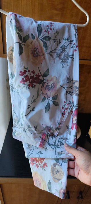 Conjunto de Blusa Verde y Pantalón Estampado
