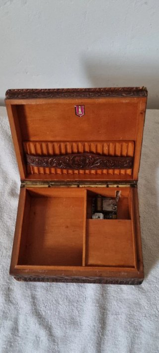 Caja antigua puros/joyas con música