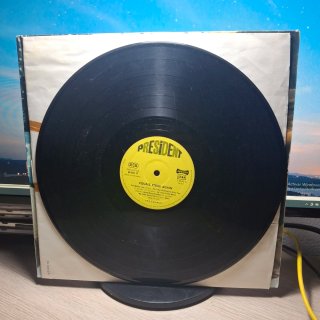 Vinilo Equals Strike Again