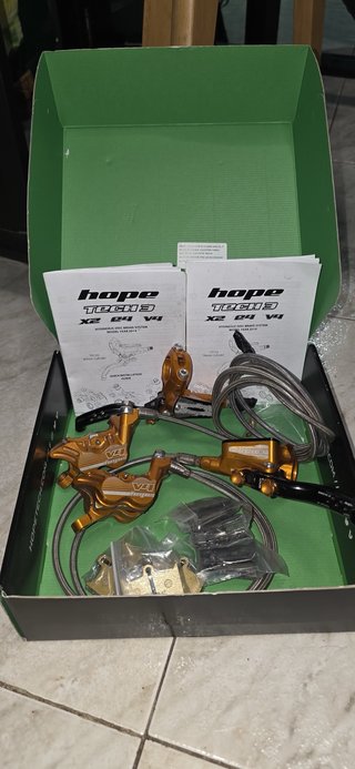 Conjunto frenos Hope Tech V4 Dorado