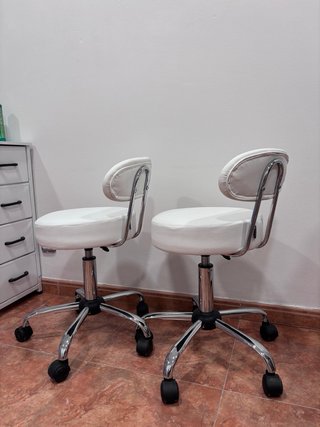 2 Taburetes Giratorios con Respaldo Blancos