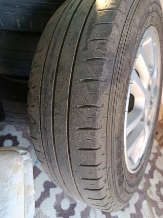 Set de 2 Llantas Originales Nissan NV200