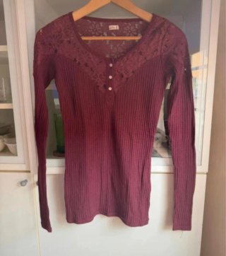Jersey Hollister Burdeos Encaje Talla XS