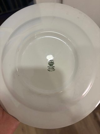 Vajilla de Porcelana Blanca y Dorada de China Vigo