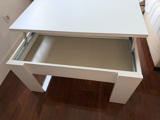 Mesa de centro elevable blanca con almacenaje