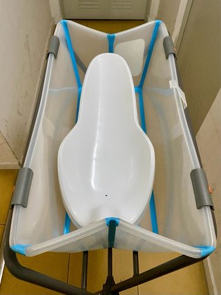 Bañera Plegable Stokke + patas + soporte bebé