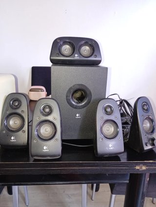 Altavoces Logitech 2.1 Negro y Beige