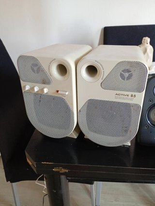 Altavoces Logitech 2.1 Negro y Beige