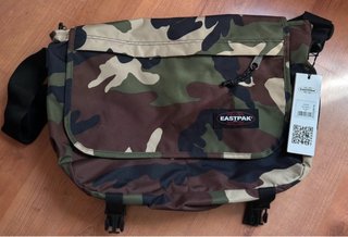 Mochila Eastpak Delegate+ Camuflaje