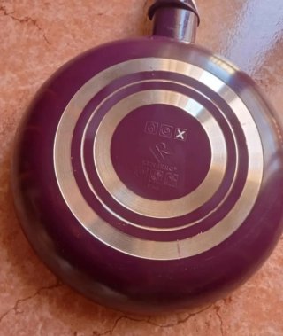 Sartén antiadherente  morada y blanca medida 20 cm