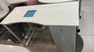 Mesa de Manicura Blanca con Cajonera