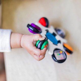 Baby Einstein. Curiosity Clutch Twist & Pop.