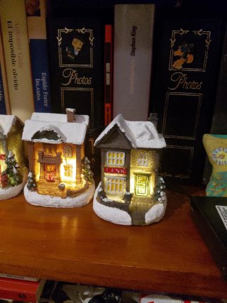 Set de 4 Casitas Decorativas con Luz